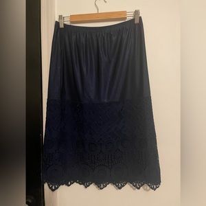 NUGGLES New Lace Navy Slip Skirt Extender Size Large